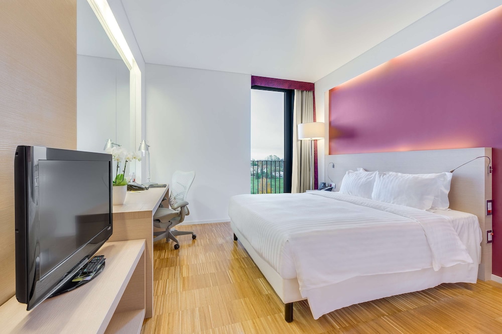ROOM, KING BED, ACCESSIBLE