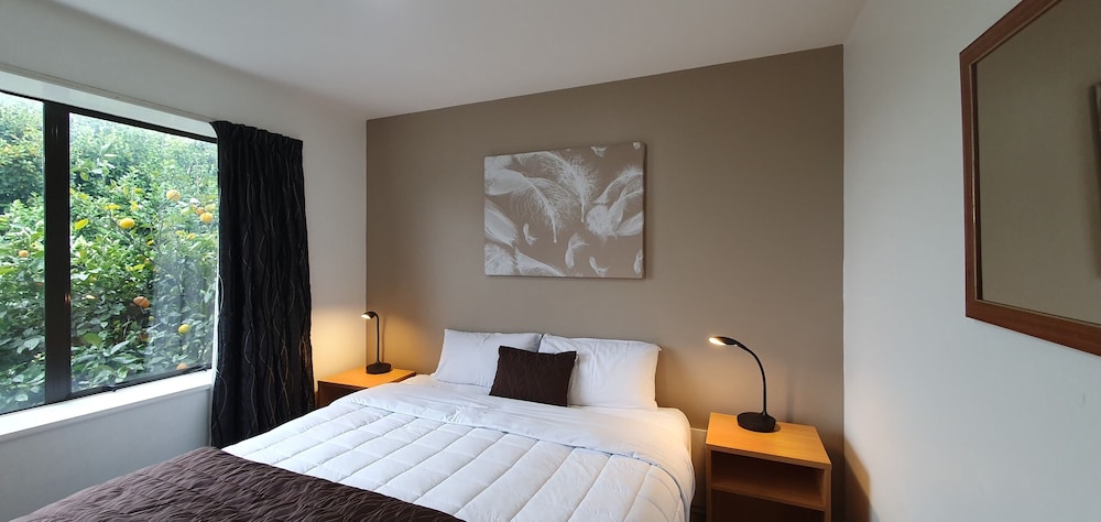 2 BEDROOMS, TOWN HOUSE