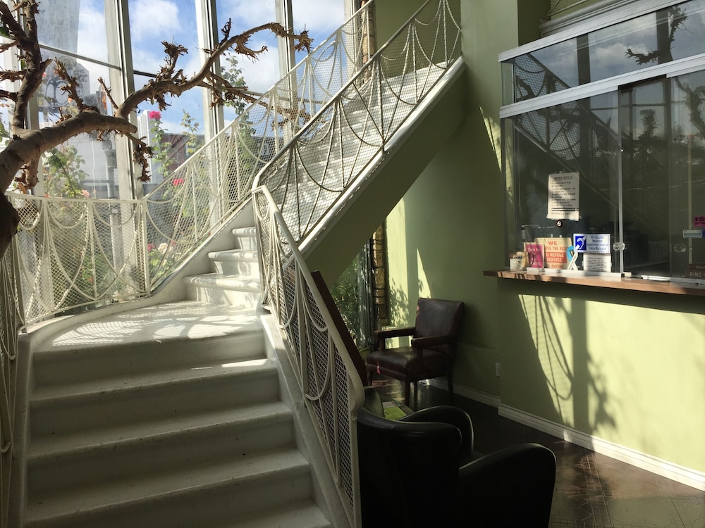 LYFE INN & SUITES by AGA - Beverly Hills 34/57