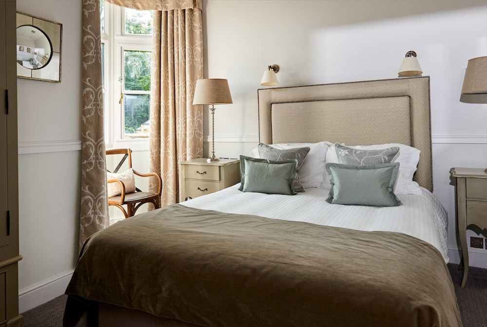 Careys Manor & Senspa 7/55
