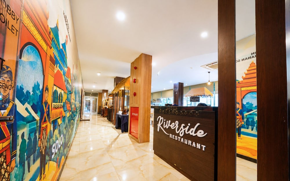 Front One Hotel Airport Solo 10/50