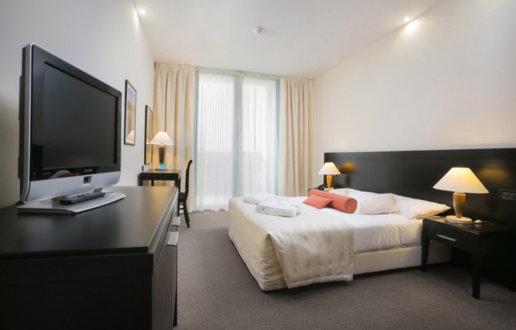 Room, Balcony