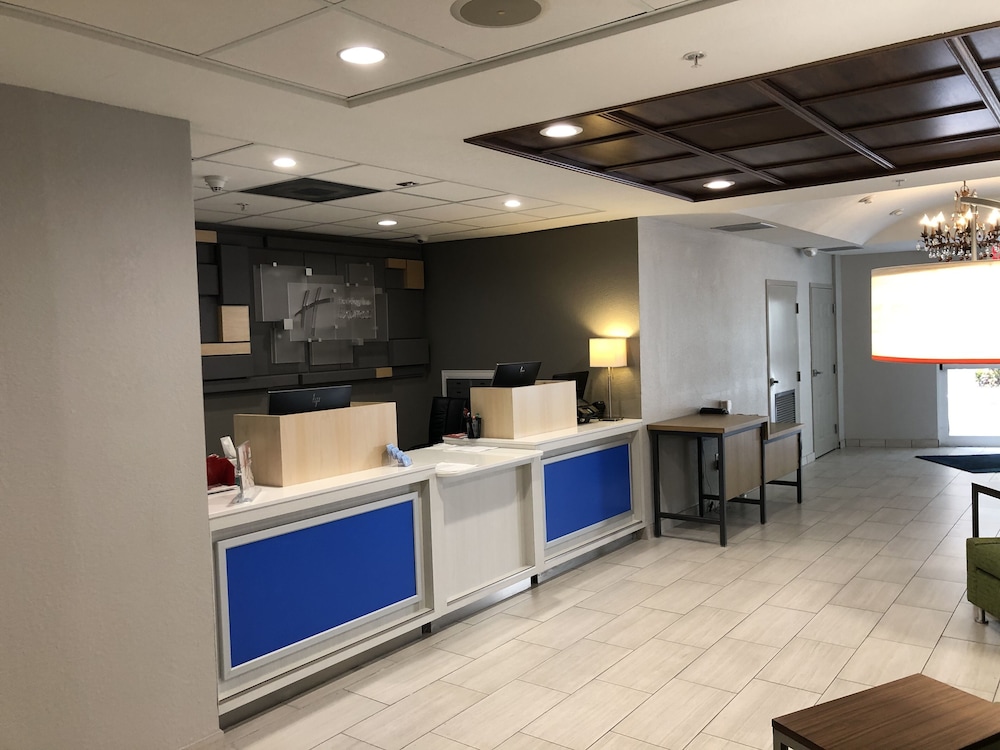 Holiday Inn Express West Palm Beach Metrocentre 9/74