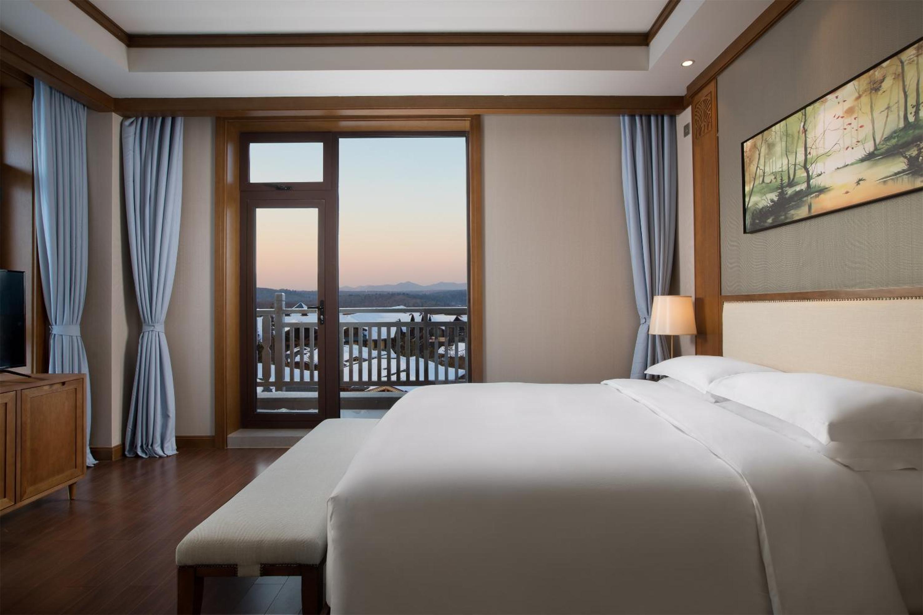 Swiss Advantage, King Bed, Mountain View، Swissotel Resort Changbaishan 3/6