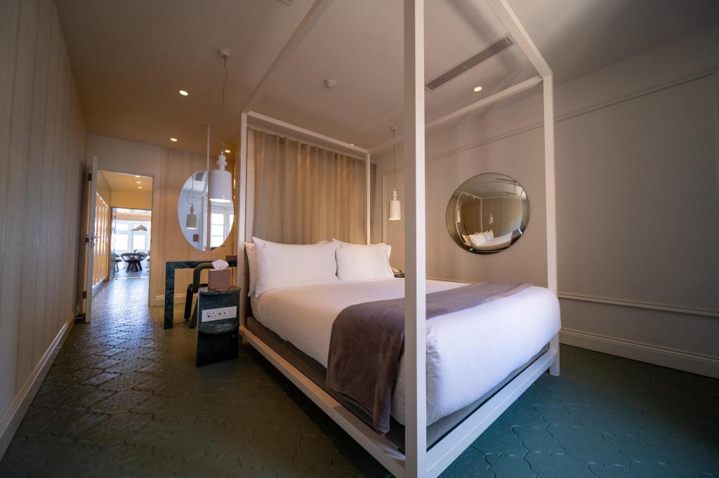 Hideaway, Grand, Apartment, Double Bed, Harbour View, Annex