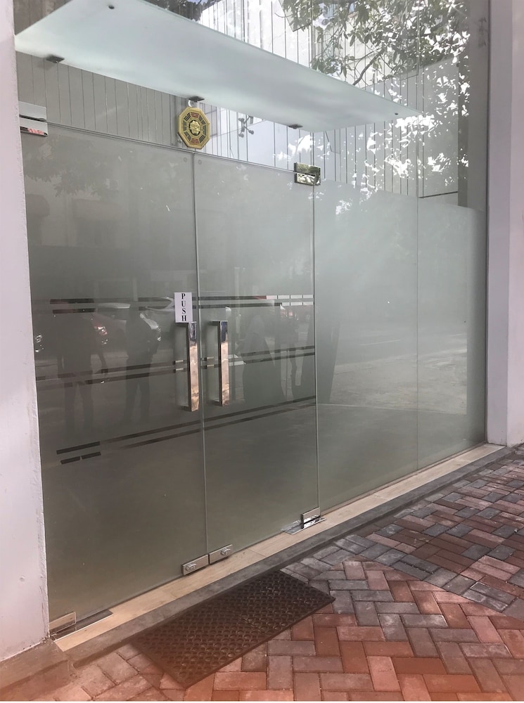 Crown Properties 13/18