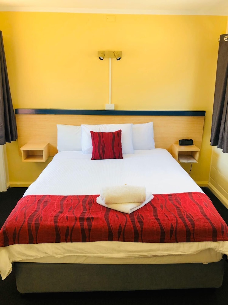 Red Cedar Motel 17/41
