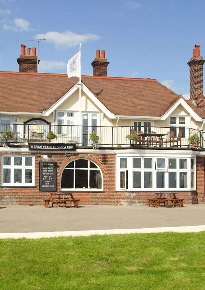 The Victory at Mersea 33/38