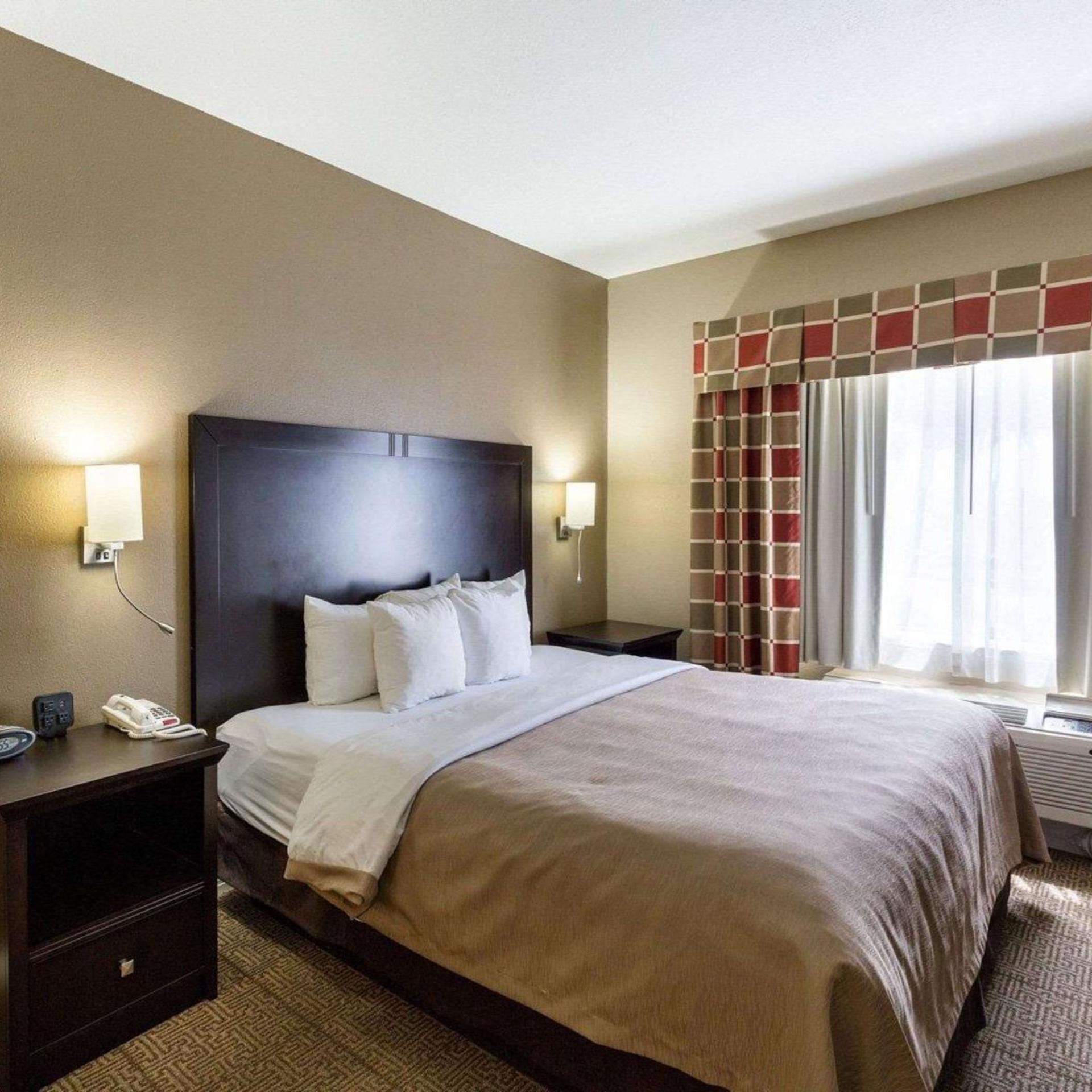 Efficiency, Suite, King Bed