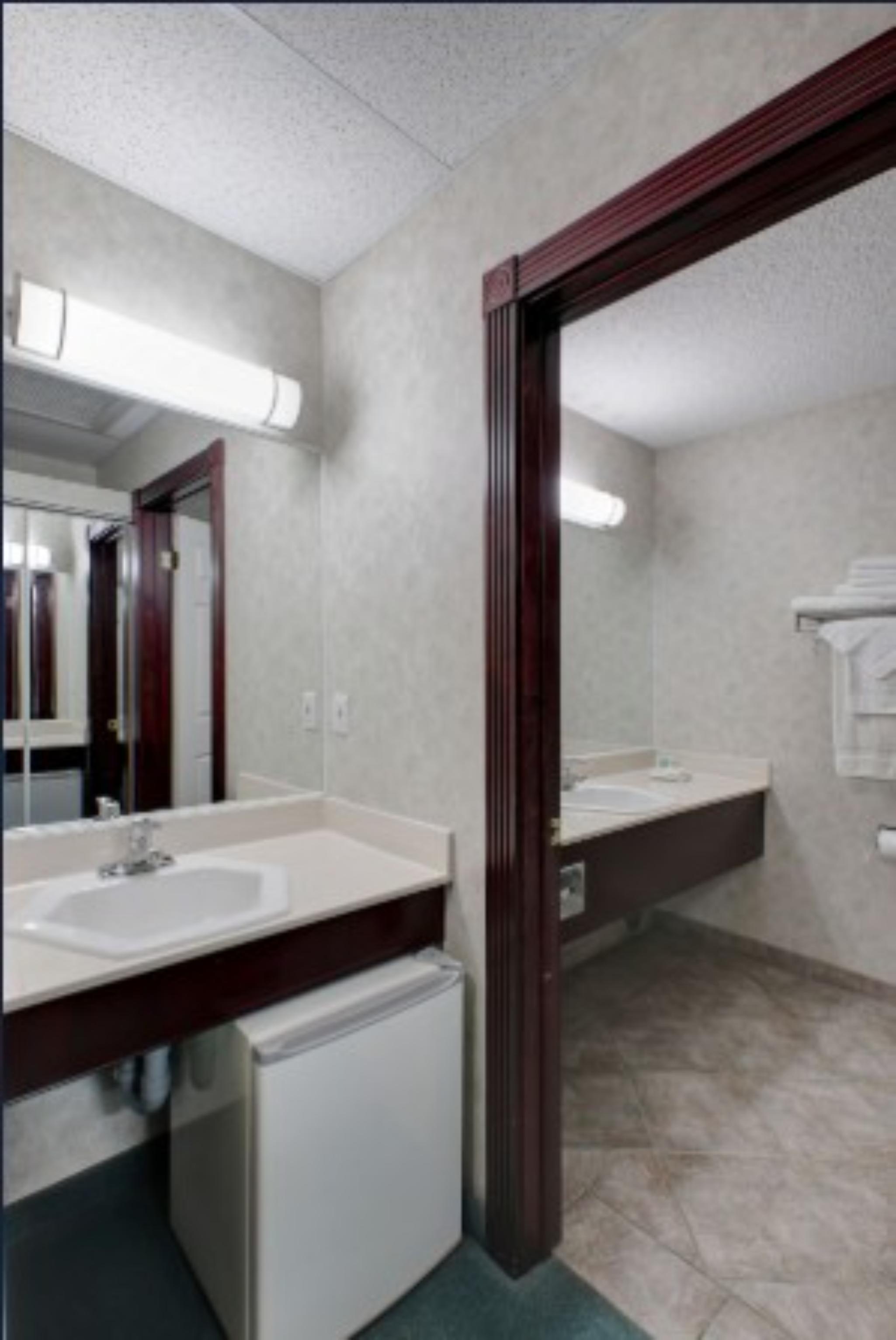 Ramada by Wyndham Nisku 35/36
