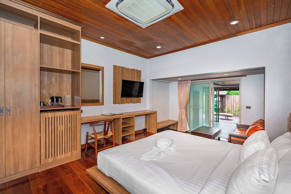 2 BEDROOMS, GRAND, STUDIO, SUITE