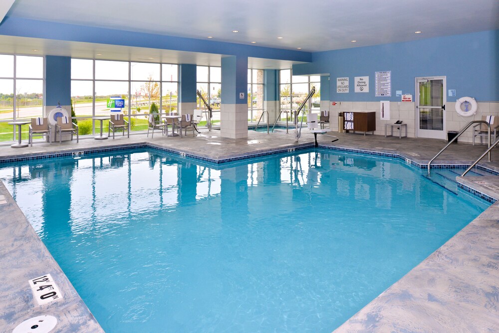 Holiday Inn Express And Suites Madison 1/65