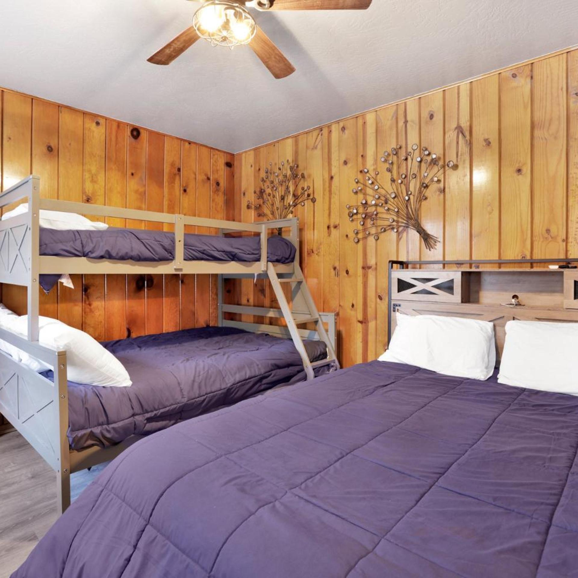 Lakeside Family Cabin by Big Bear Vacations 7/30