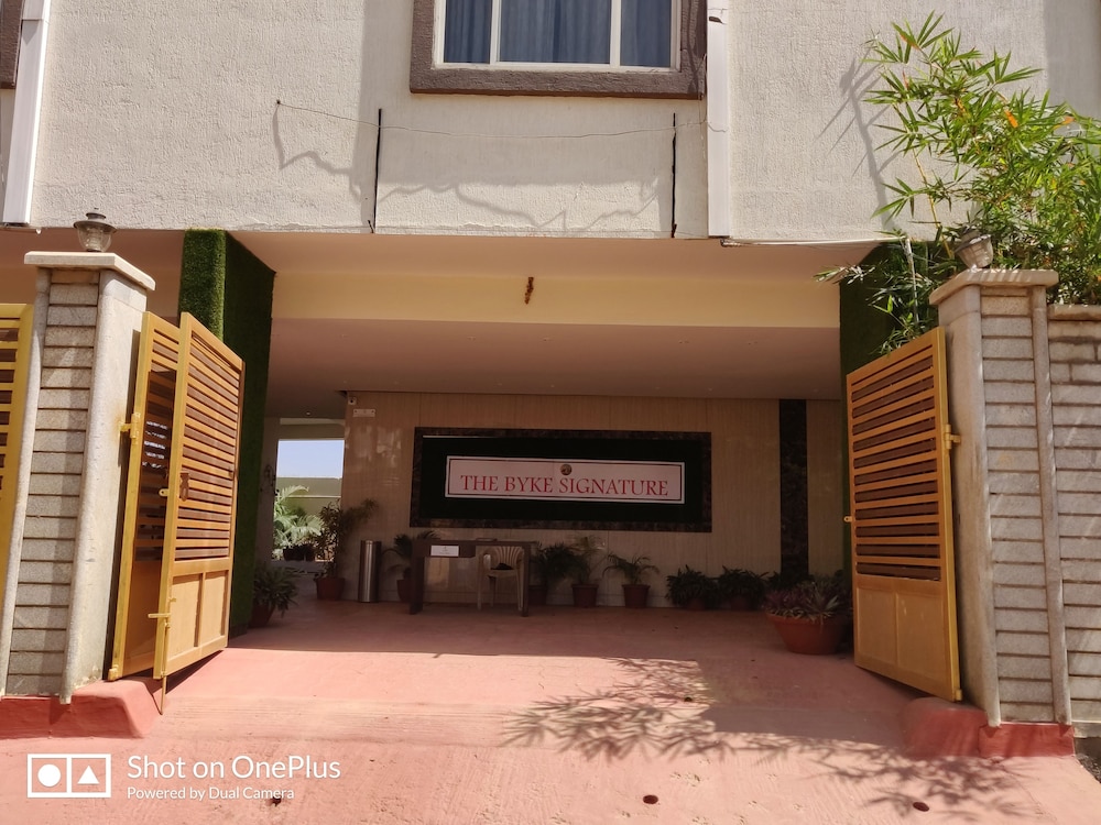 IWE SUITES, BANGALORE 10/50