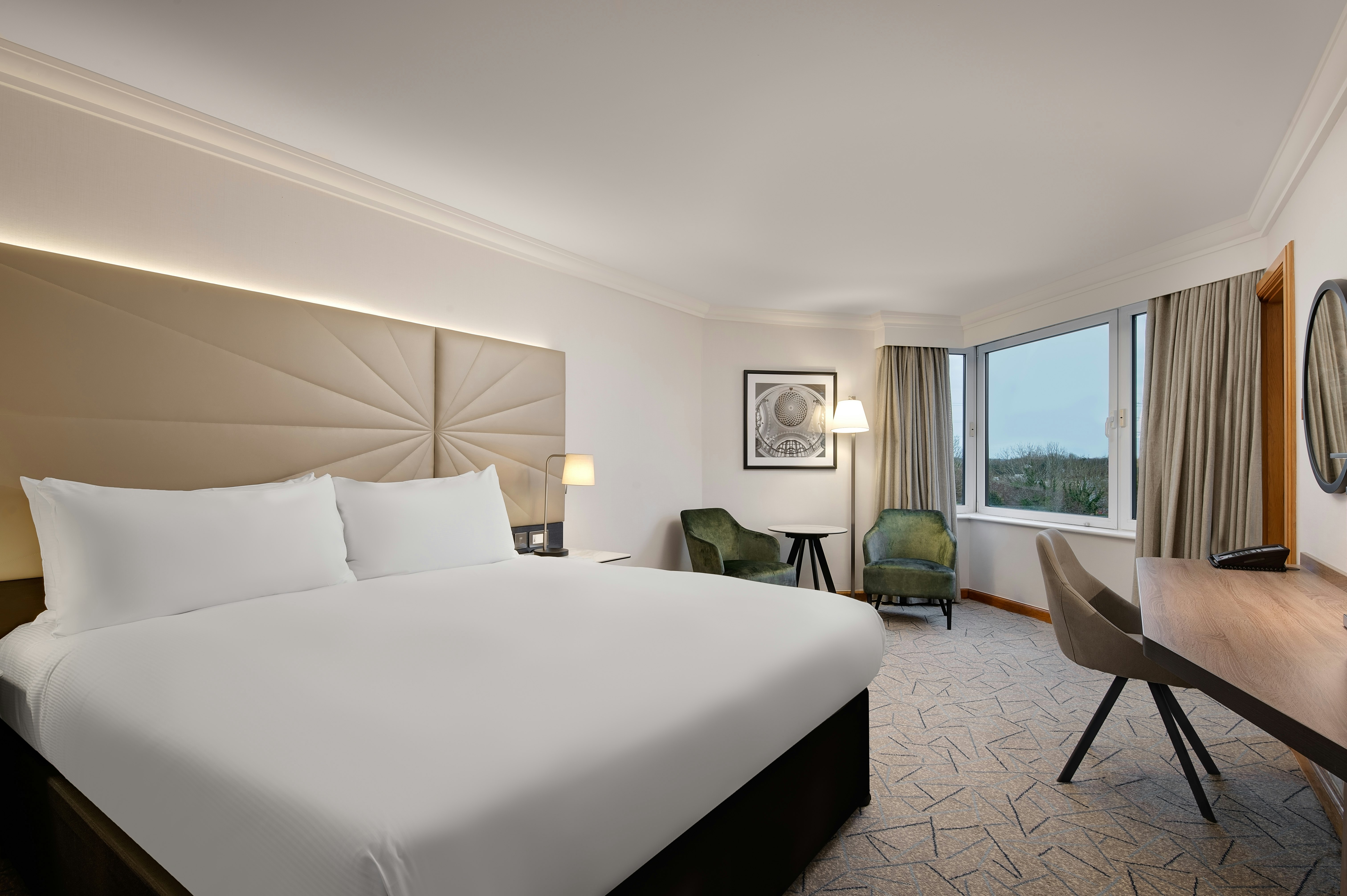 SUITE, KING BED