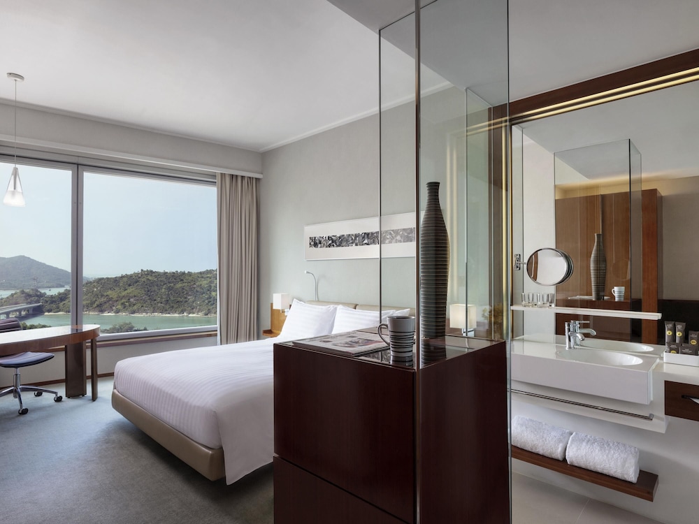 SUPERIOR, QUEEN BED