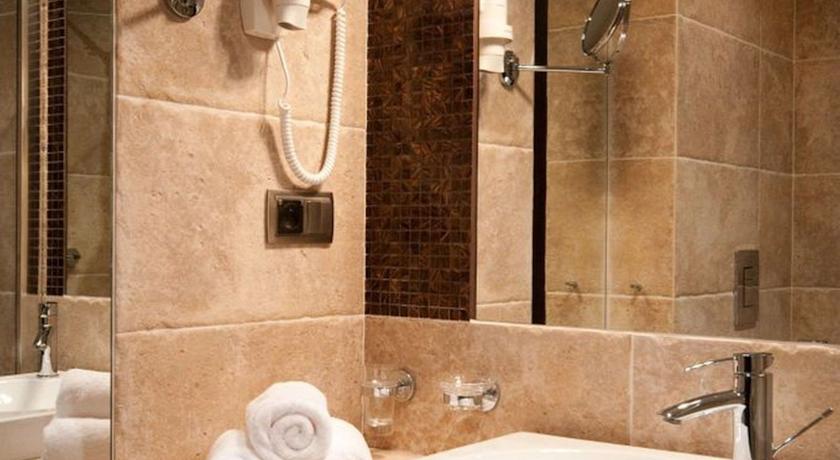 HOTEL REMES SPORT AND SPA 30/32