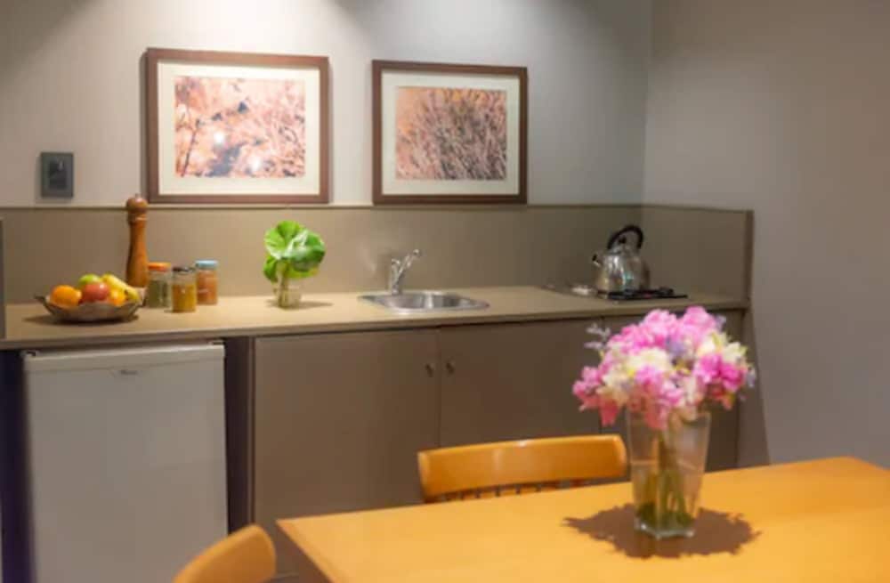 Portal Plaza Suites 2/50