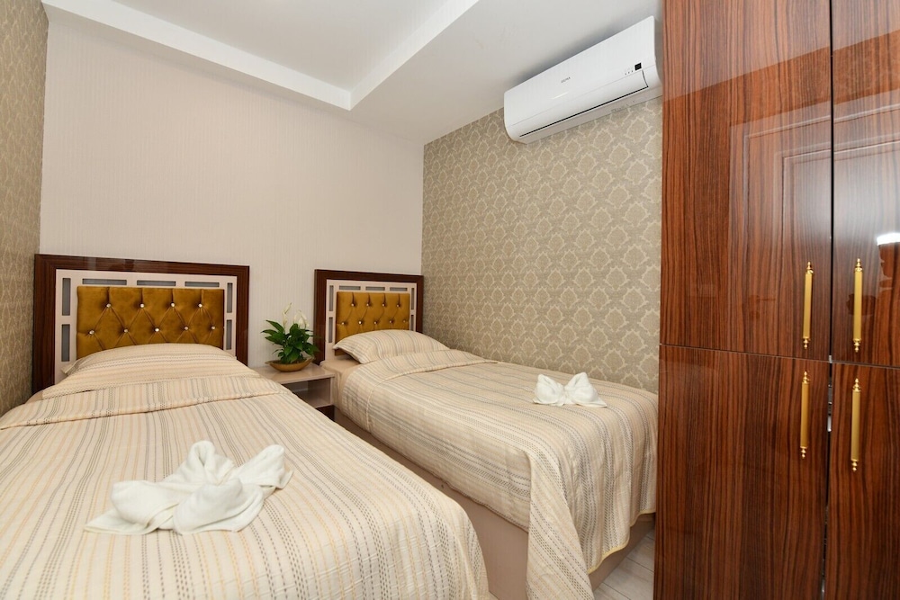Sea Moon Hotel 12/50