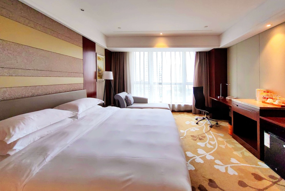 SUPERIOR, KING BED, ACCESSIBLE