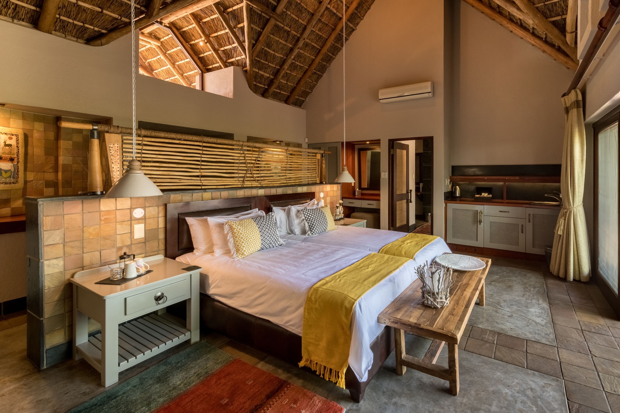SUPERIOR, DOUBLE OR TWIN BED