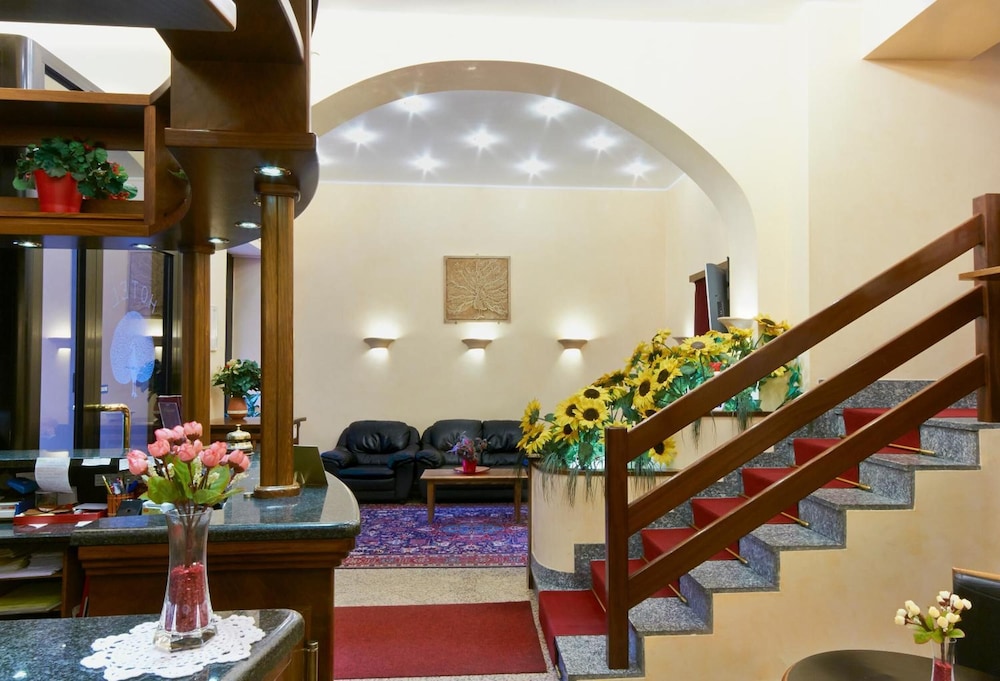HOTEL PAVONE 5/45