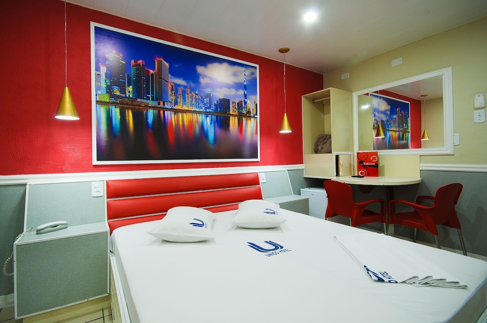 Calamares Hotel 24/49