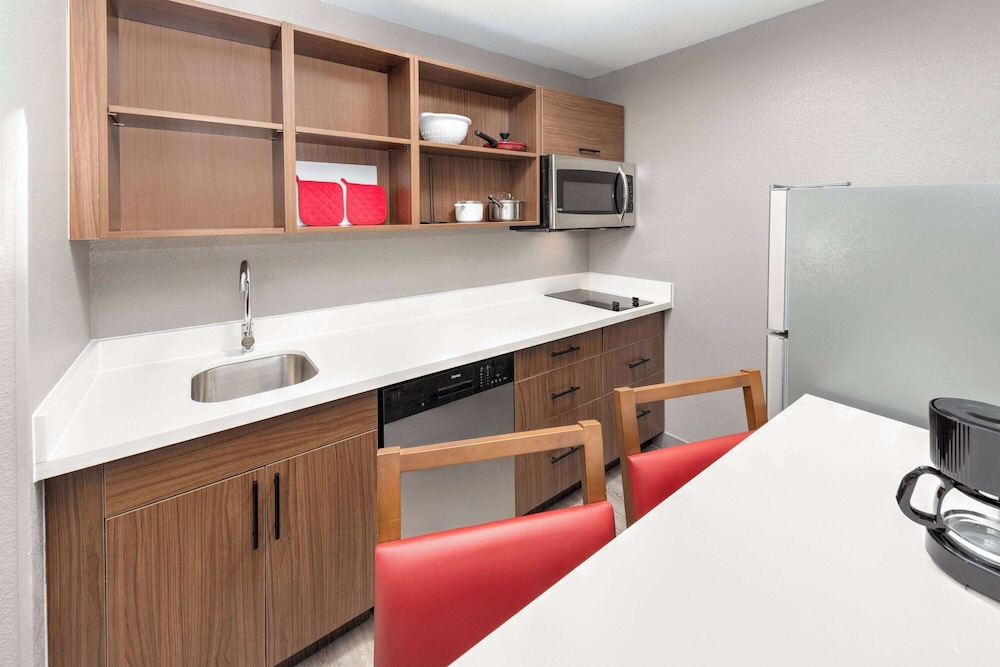 Hawthorn Extended Stay by Wyndham Bedford / Dallas 49/49