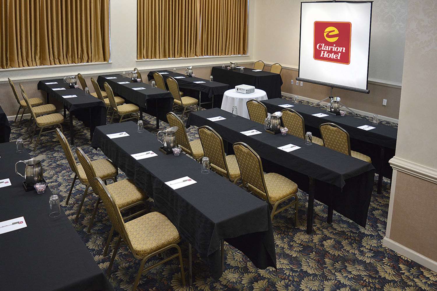Clarion Hotel Philadelphia International Airport 47/57