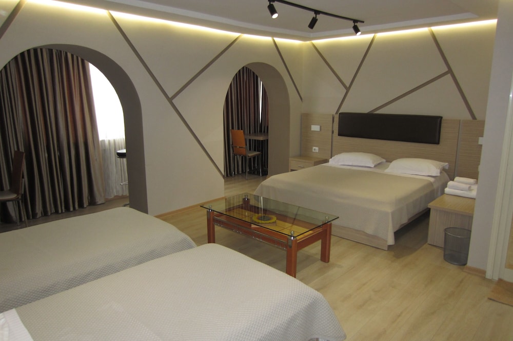 Freddy S Hotel 20/60