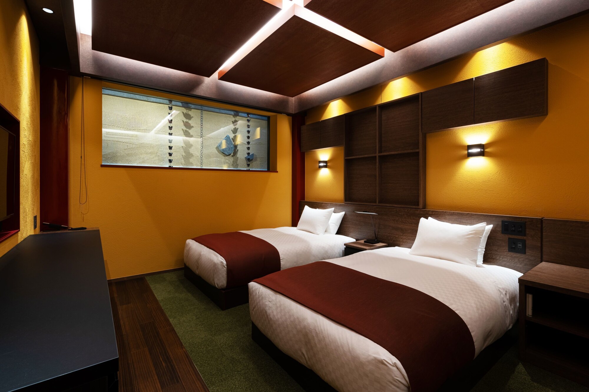 STANDARD, TWIN BEDS, KITCHENETTE