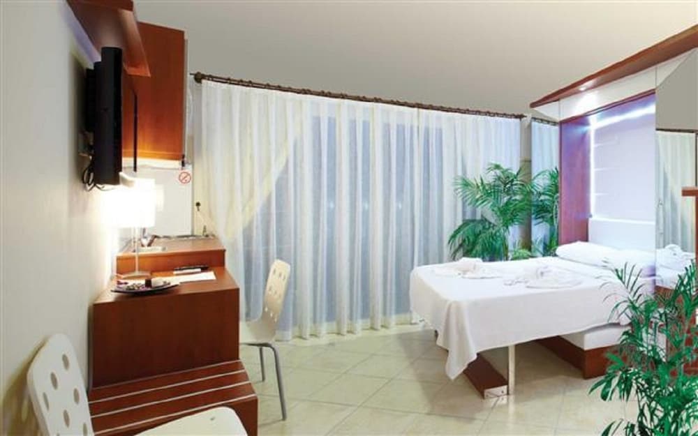 Seahorse Deluxe Hotel 32/66