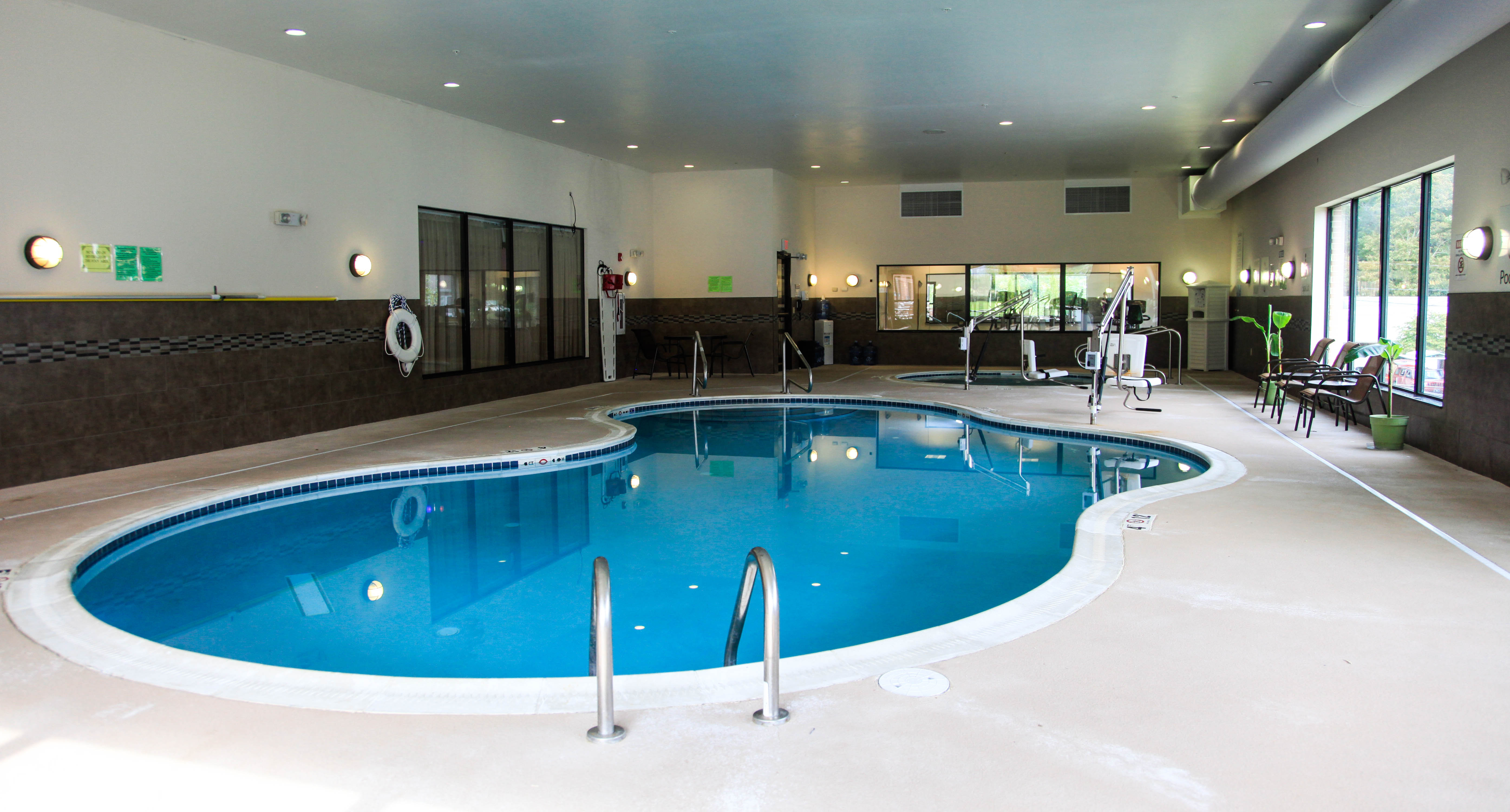 Holiday Inn Express Suites La Vale Cumberland 32/59