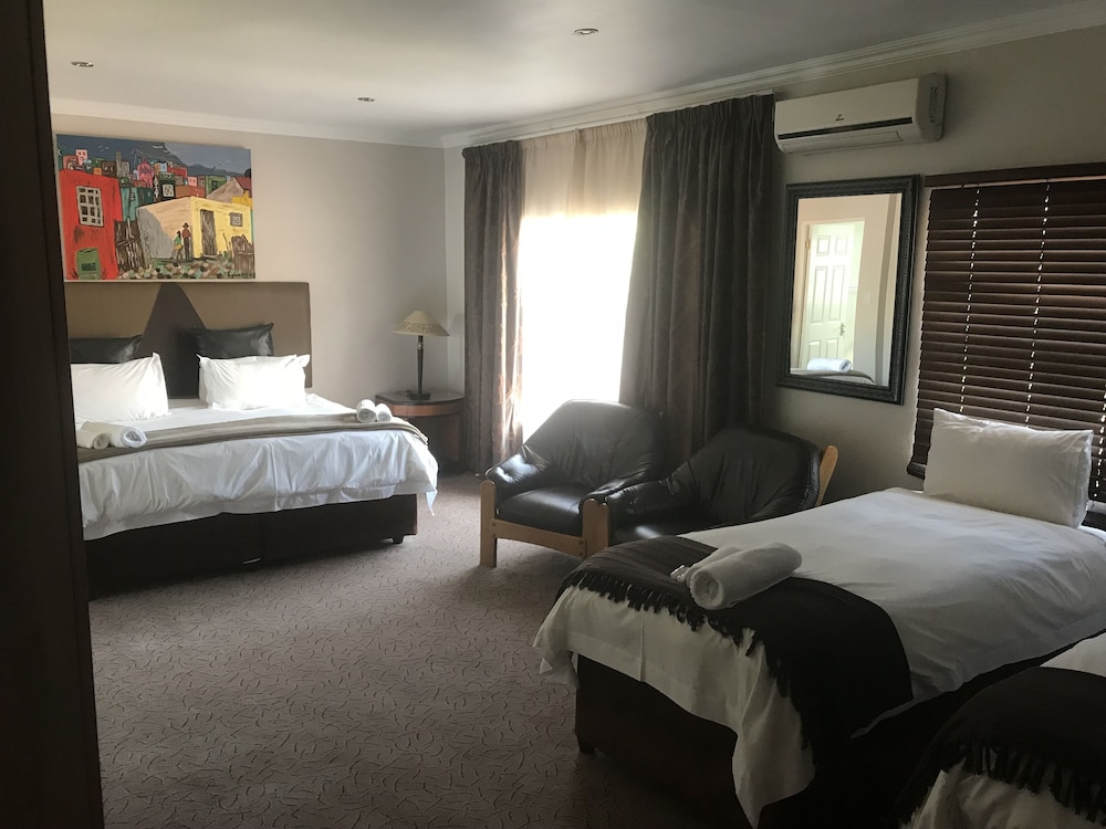 Africa Footprints Guest House 9/21