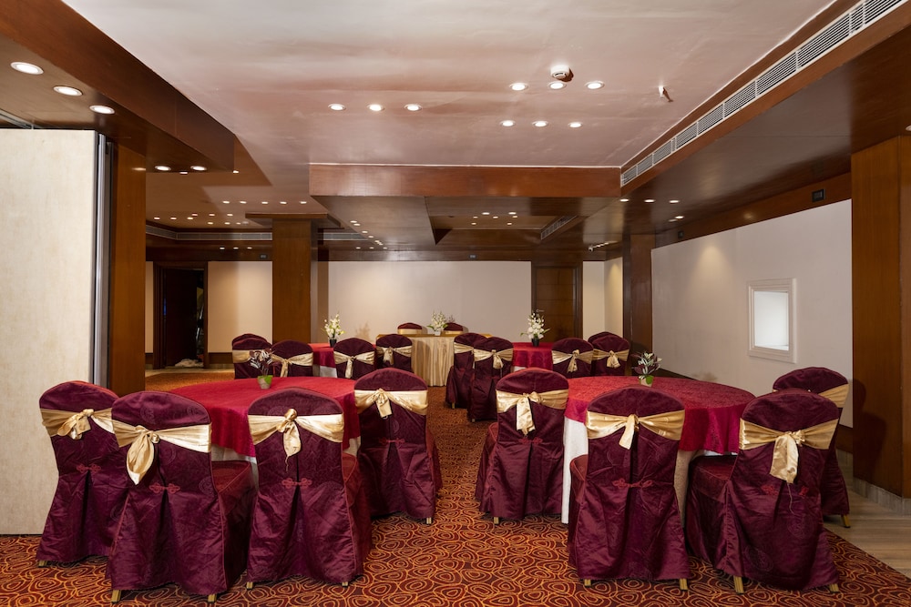 Visitel -A Boutique Hotel. 55/58