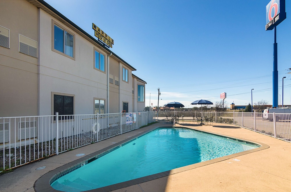 Motel6 Terrell, TX 46/58