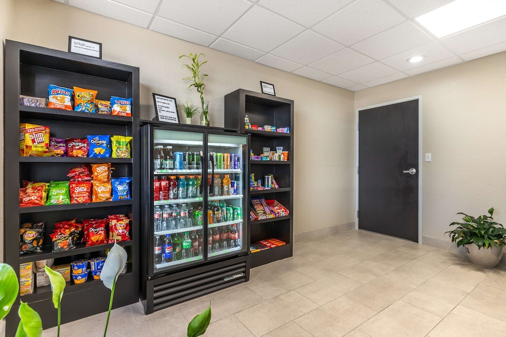 Best Western Prime Inn & Suites 19/29
