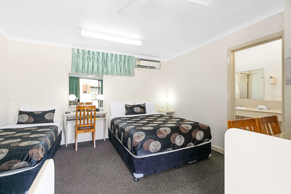 Econo Lodge Park Lane 19/29