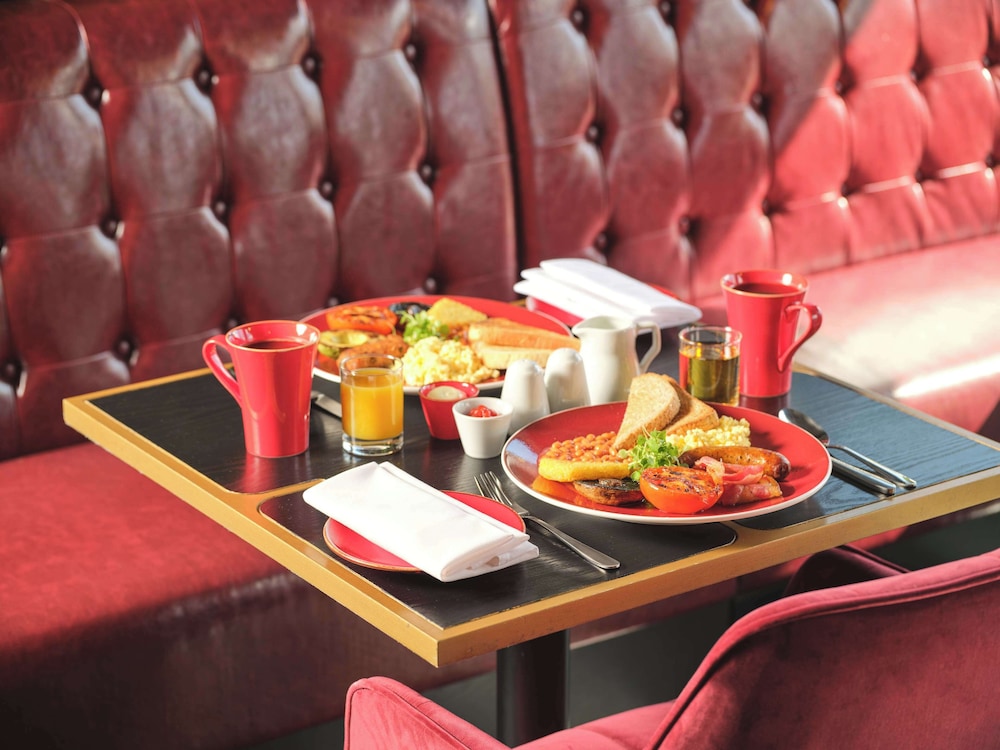 Radisson RED London Gatwick Airport 20/24