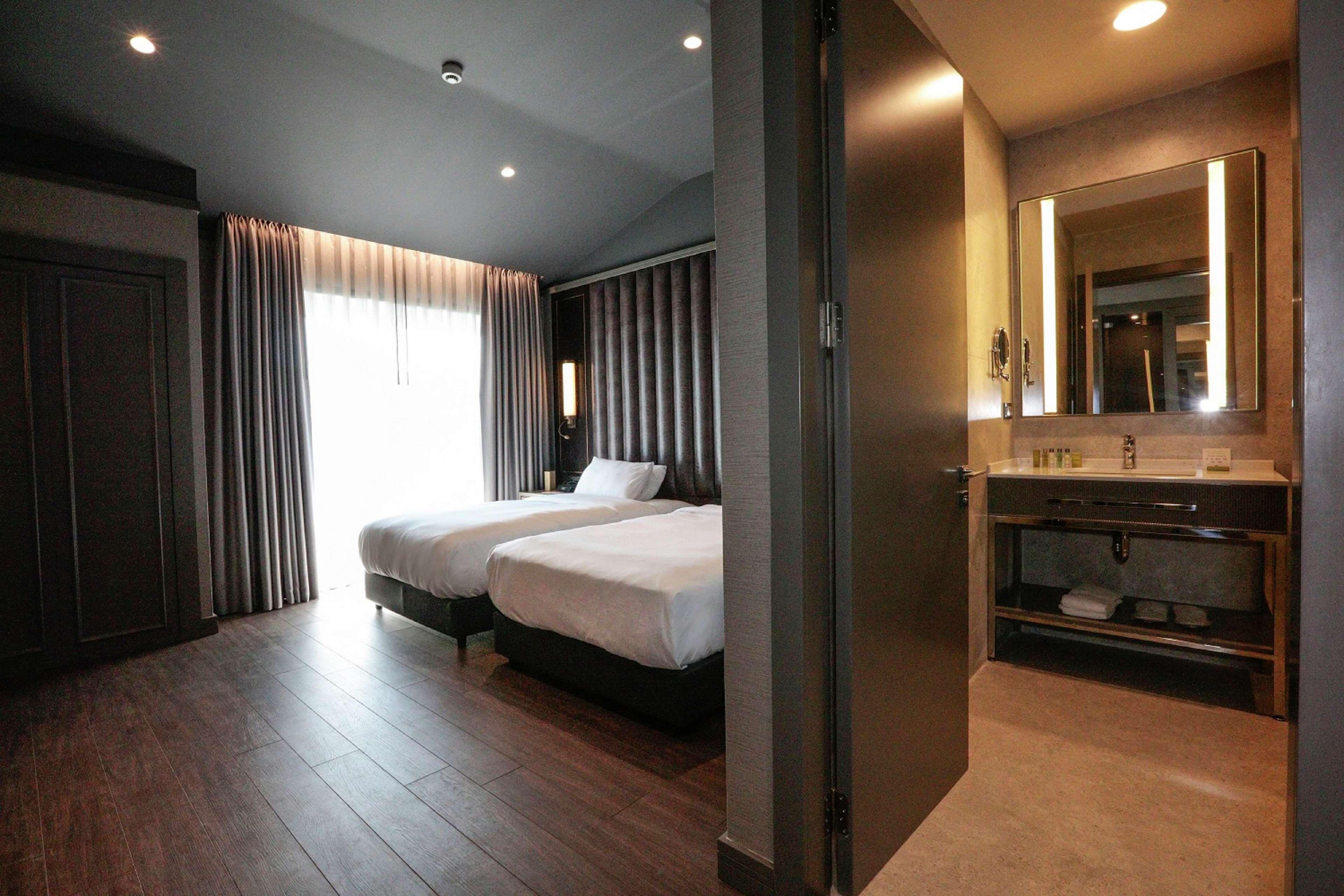 GUEST ROOM, TWIN BEDS