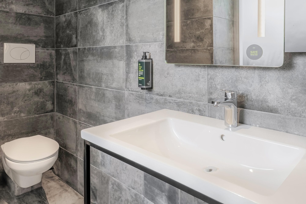 Standard, Triple, 1 Queen and 1 Single Bed, B&B HOTEL Prato City Center 5/6