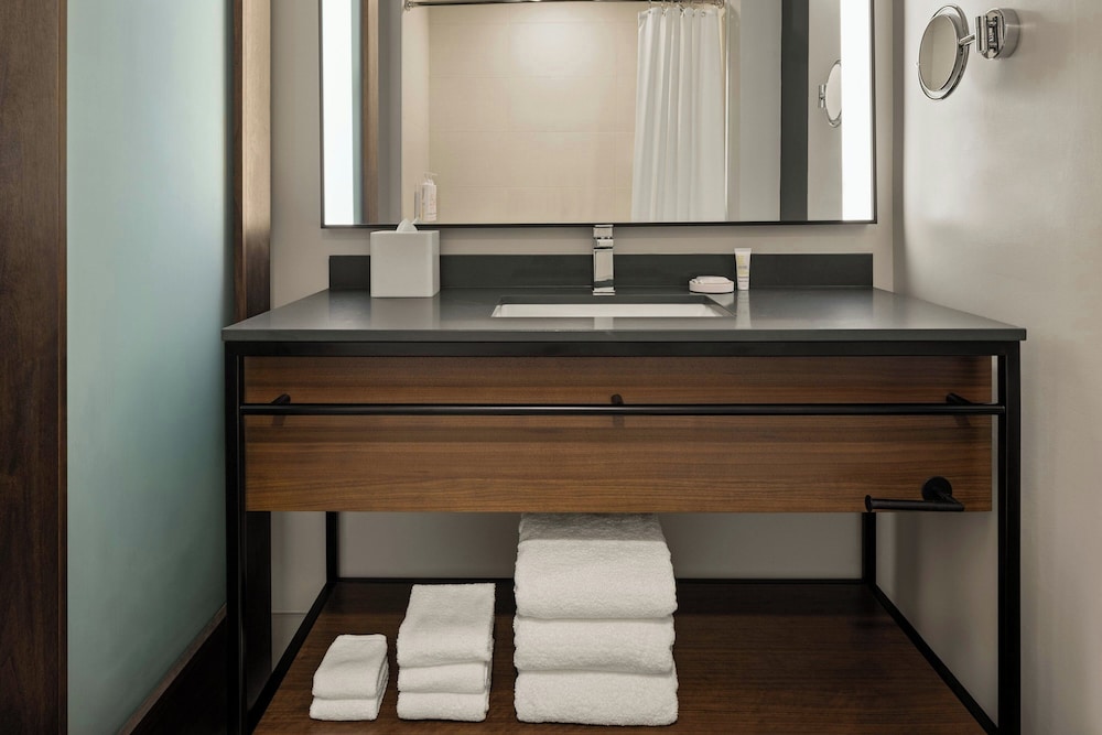 Oshkosh Waterfront Hotel & Conference Center 30/58