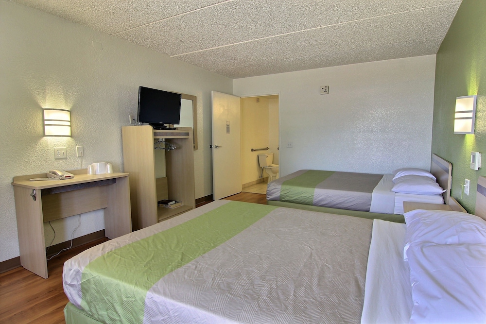 Motel6 Austin, TX - Central Downtown UT 32/53