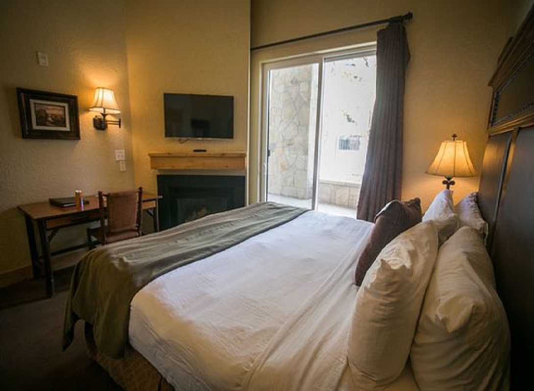 2 Bedrooms, Suite, 1 King and 2 Queen Beds