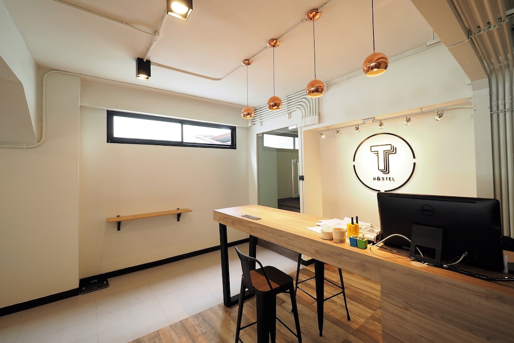 T Hostel at Victory Monument 9/46