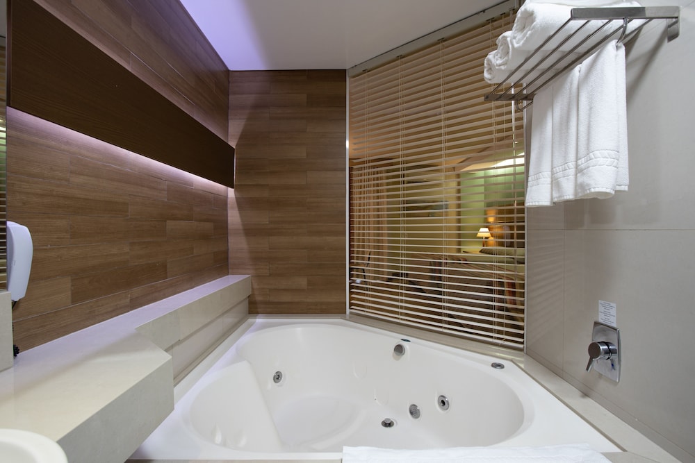 Master, Suite, 2 Queen Beds، Recanto Cataratas - Thermas, Resort e Convention 8/10