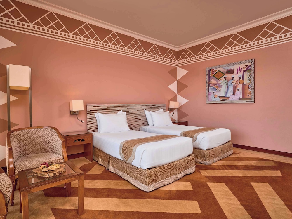 Classic, Twin Beds, Partial River View 4/6