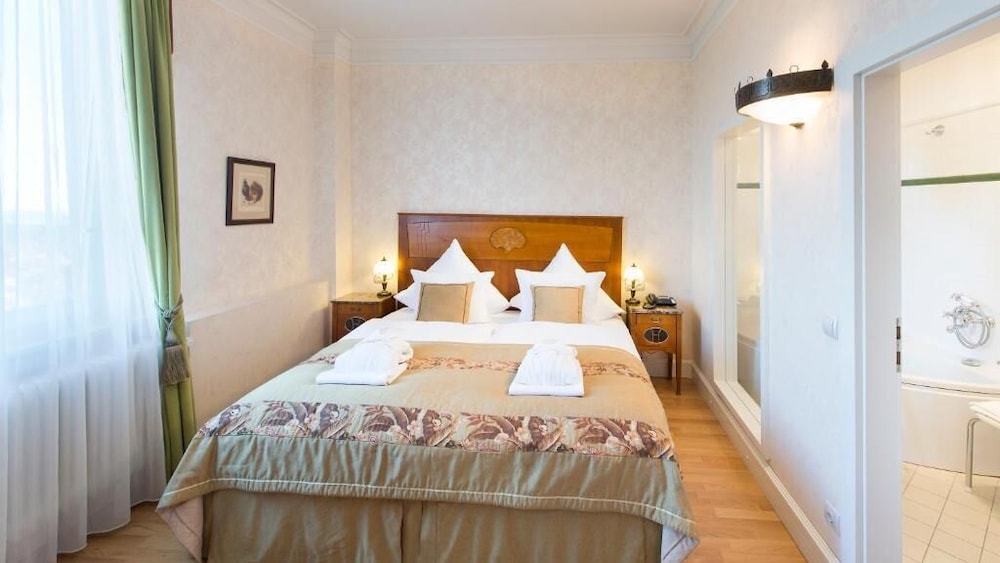 Suite, Convertible Double Bed, Living Area