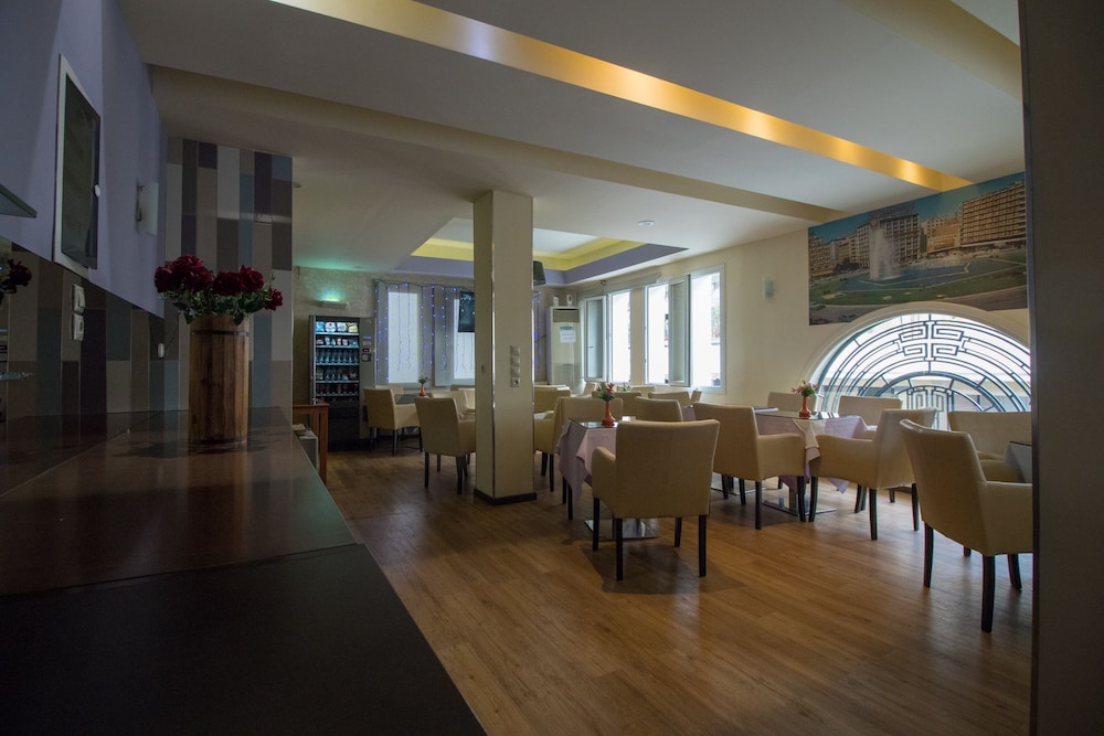 Cosmopolit Athens Hotel 36/42