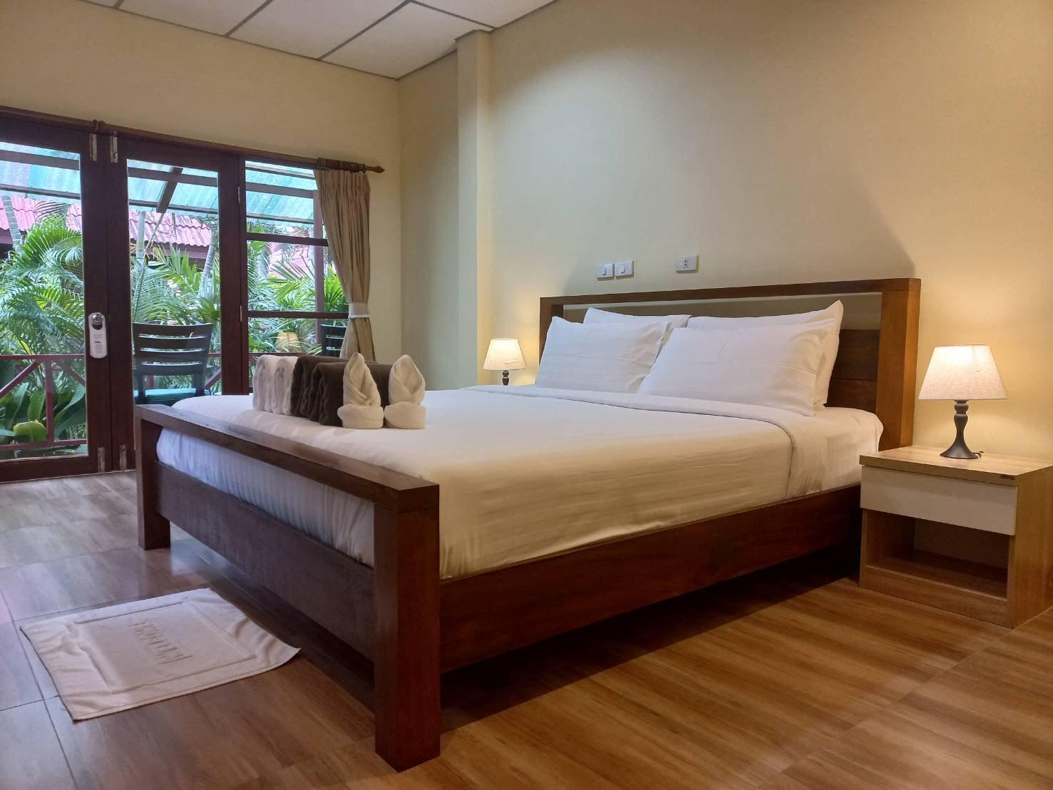 Deluxe, Bungalow, Double and Twin Beds, Garden View